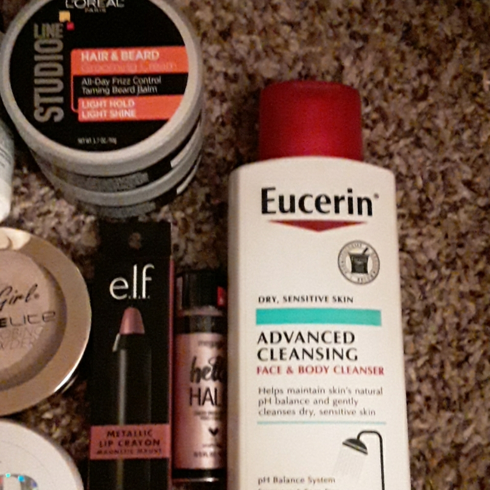 Assorted cosmetics - Picture 3 of 4